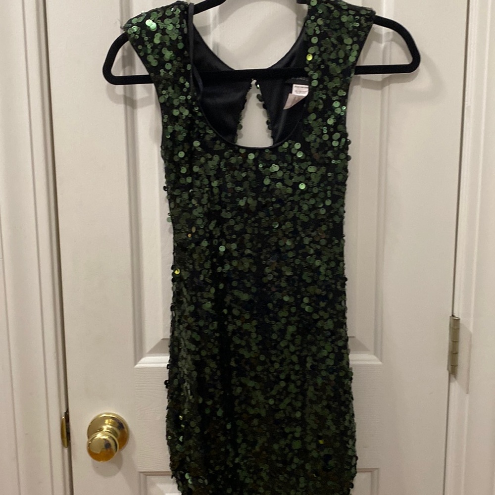 Great sleeveless sequin dress